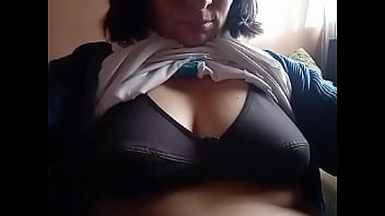 Milf tetona colombiana no sabe que es subida