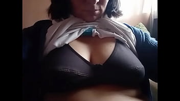 Milf tetona colombiana no sabe que es subida