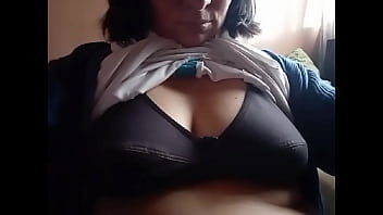 Milf tetona colombiana no sabe que es subida