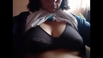 Milf tetona colombiana no sabe que es subida