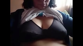 Milf tetona colombiana no sabe que es subida