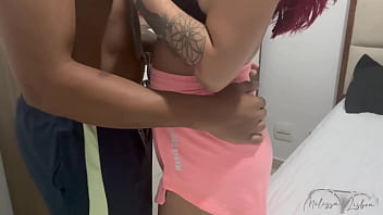 Estava com medo de ser pega no flagra com outro macho pincelando minha buceta até que o corno chegou e adorou o que viu