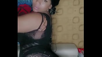 Latina dancing very hot in live