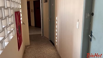 Fui tomar banho no vizinho e terminei tomando no cú ele me comeu e gozou gostoso antes da sua mulher chegar