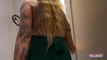 Stunning blonde cindy crawford finger fucks her pussy while sucking a dick