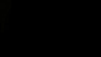 Mes Mains Deviennent Mes Jouets Je Me Prends En Profondeur Explorant Chaque Sensation Avec Intensit thumbnail