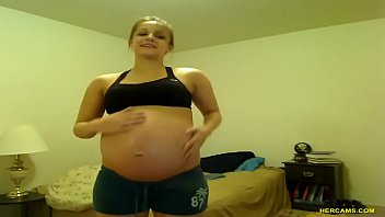 Pregnnt tori taylor blue shorts