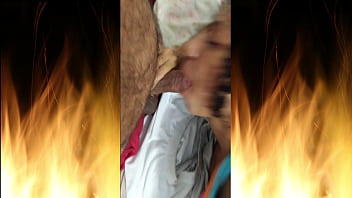 Fez o amigo gozar com um boquete incrível