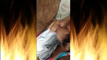 Fez o amigo gozar com um boquete incrível