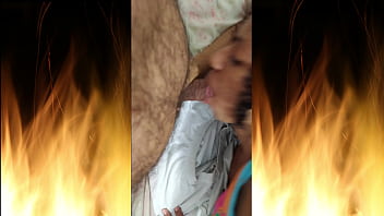 Fez o amigo gozar com um boquete incrível