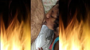 Fez o amigo gozar com um boquete incrível