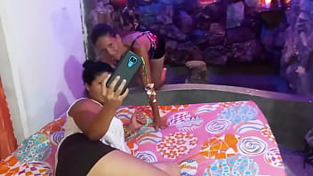 Deliciaslatinas1 update #41 estaba con mi celular me tome foto con mi hermanastra y ella queria follar y cogimos en la fuente dec 19 2024