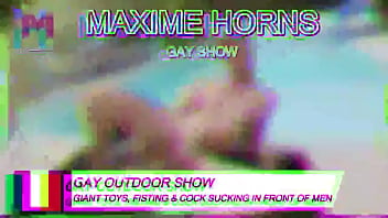 Le soleil tape mes gémissements résonnent les mecs matentet moi je me fais remplir devant eux comme un bon soumis