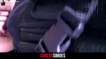 Socando com força no cuzinho da novinha gozando dentro