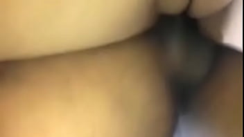 Explodi de prazer gozando pelo cu com o negão