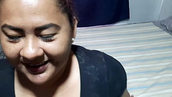 La señora de la limpieza chupa la polla muy rico La señora de la limpieza chupa la polla muy rico