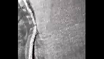 Ma questa troia va' sempre in bagno