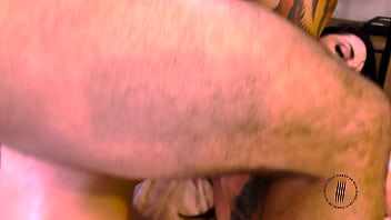 Fazendo o marido da paolla hotwife de corno mais uma vez completo no red