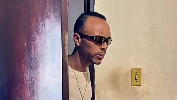 Cheguei em casa e encontrei meu tio comendo uma gostosa grande e com a buceta rosinha no pelo não aguentei apenas olha participei e olha onde gozei nessa cavala