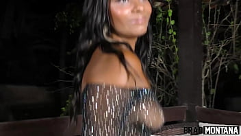 Rabuda liberou geral fodendo no pelo com dois pirocudos