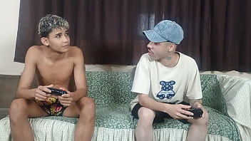 Ensinando meus enteados virgem a transar