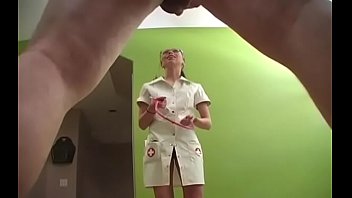 Voracious bimbo doesn't want to stop beef bayonet riding