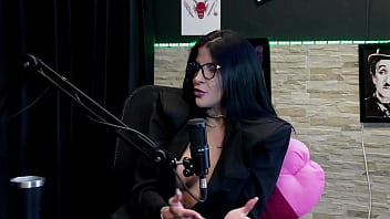 Nunca transou na mesa de sinuca o cliente gostava de um fio terra deu a buceta no avião e chegou a receber 23 buquês de flores mas leticia braga watch sheer red