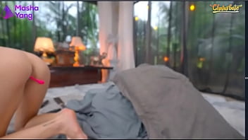 Teen de hermosas tetas llegando al orgasmo