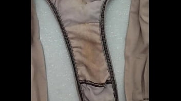 Gozando na calcinha da esposa