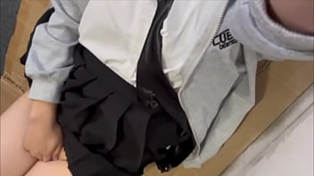 オナニーしてたら手に潮が沢山着いちゃいました…