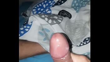 Se branler et montrer son petit cul