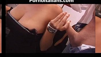 Ragazza con tette naturali italiane fa pompino italian girl with natural tits