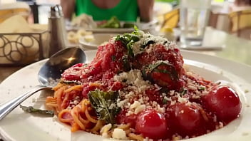 Lunch today in waikiki noisy restaurant lots of road noise from kalakaua avenue interesting things happening below the