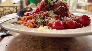 Lunch today in waikiki noisy restaurant lots of road noise from kalakaua avenue interesting things happening below the