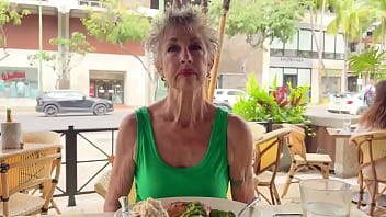 Lunch today in waikiki noisy restaurant lots of road noise from kalakaua avenue interesting things happening below the