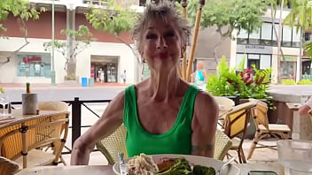 Lunch today in waikiki noisy restaurant lots of road noise from kalakaua avenue interesting things happening below the