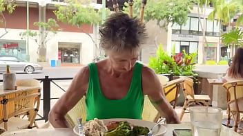 Lunch today in waikiki noisy restaurant lots of road noise from kalakaua avenue interesting things happening below the