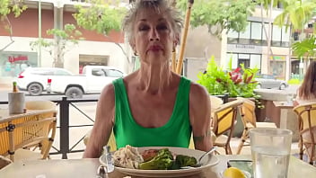 Lunch today in waikiki noisy restaurant lots of road noise from kalakaua avenue interesting things happening below the