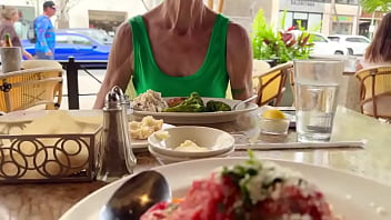 Lunch today in waikiki noisy restaurant lots of road noise from kalakaua avenue interesting things happening below the