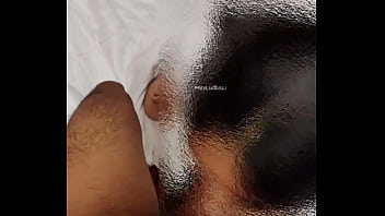 Quitando la virginidad a la nueva de la escuela 18 añitos es convencida para follar en el recreo ella viene del campo ya grita fuerte