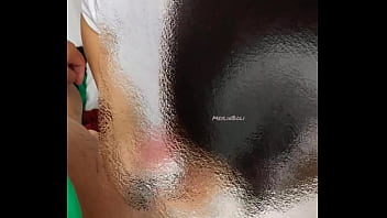 Quitando la virginidad a la nueva de la escuela 18 añitos es convencida para follar en el recreo ella viene del campo ya grita fuerte