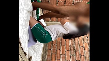 Quitando la virginidad a la nueva de la escuela 18 añitos es convencida para follar en el recreo ella viene del campo ya grita fuerte