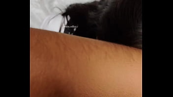 Quitando la virginidad a la nueva de la escuela 18 añitos es convencida para follar en el recreo ella viene del campo ya grita fuerte