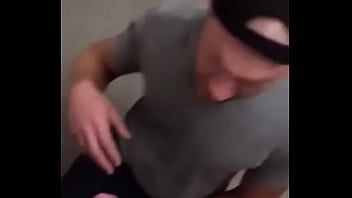 Não Aguentou A Rola Na Garganta E Pediu Arrego Erosmennet thumbnail