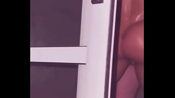 Mi cuñado y yo follamos a escondidas en tremenda peda en la fiesta