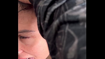 Meu personal da academia ficou com tanto tesão que não aguentou e me fez chupar o pau dele ate eu vomitar engasga na pica grossa sua puta safada chupa essa porra