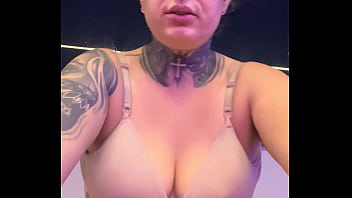 Meu personal da academia ficou com tanto tesão que não aguentou e me fez chupar o pau dele ate eu vomitar engasga na pica grossa sua puta safada chupa essa porra