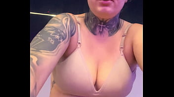 Meu personal da academia ficou com tanto tesão que não aguentou e me fez chupar o pau dele ate eu vomitar engasga na pica grossa sua puta safada chupa essa porra