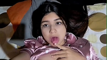 Universitaria me manda un video masturbandose y tocandose sus ricas tetas