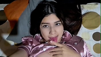 Universitaria me manda un video masturbandose y tocandose sus ricas tetas